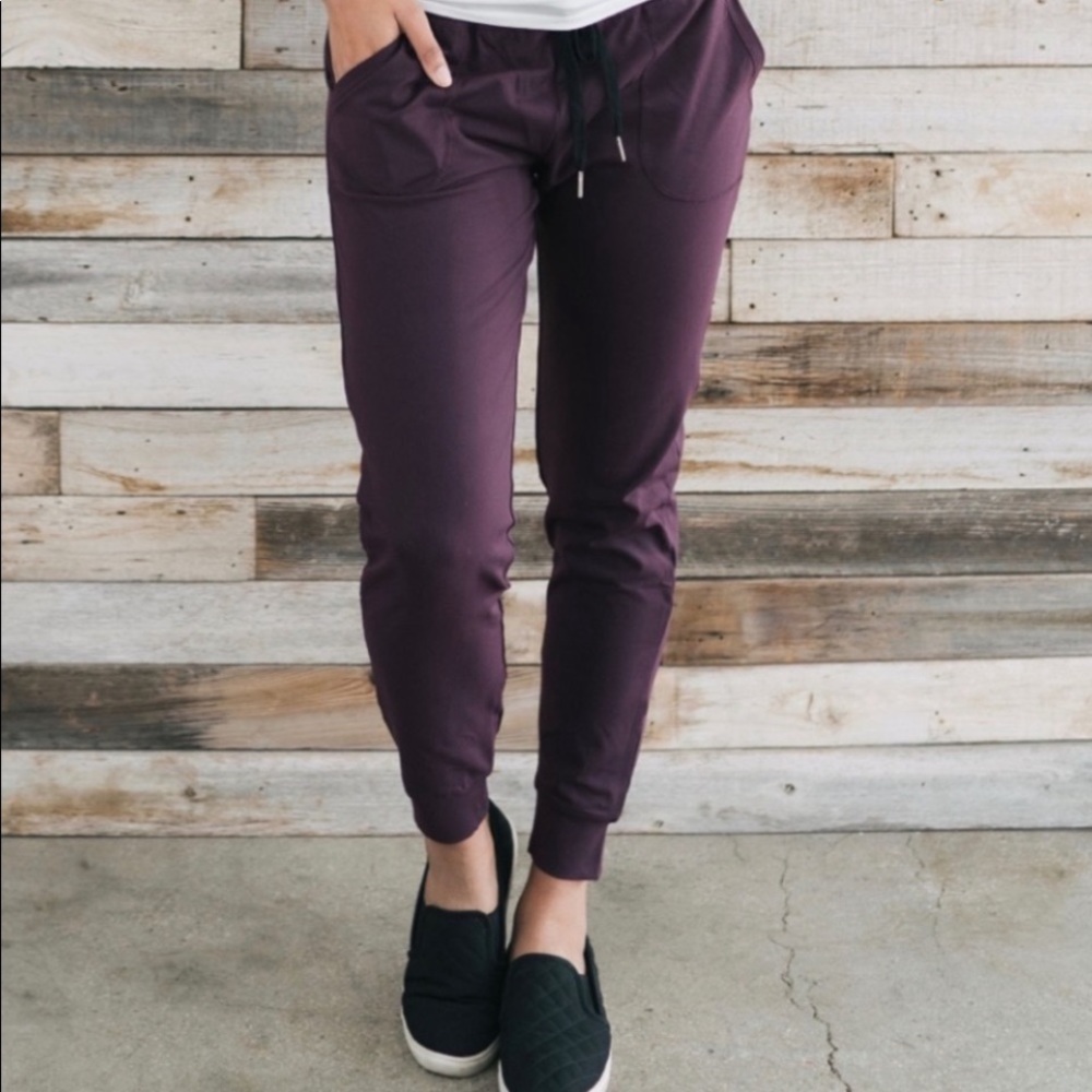 Zyia Active Plum Unwind Joggers Size S.